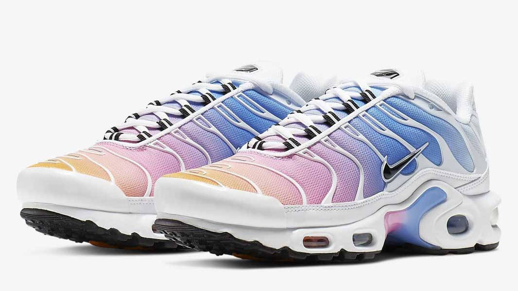 Pink blue and white air max plus on sale