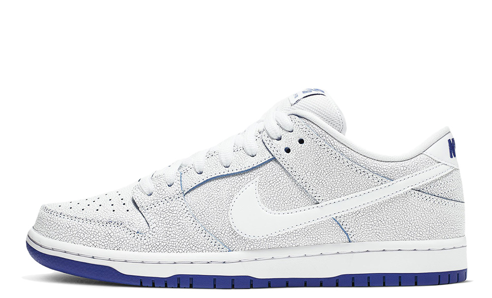 white and blue nike dunks