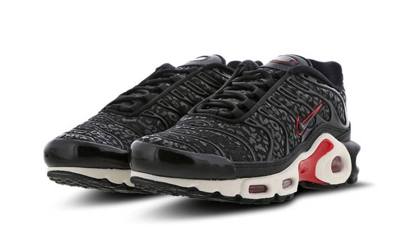 red and black womens nikes