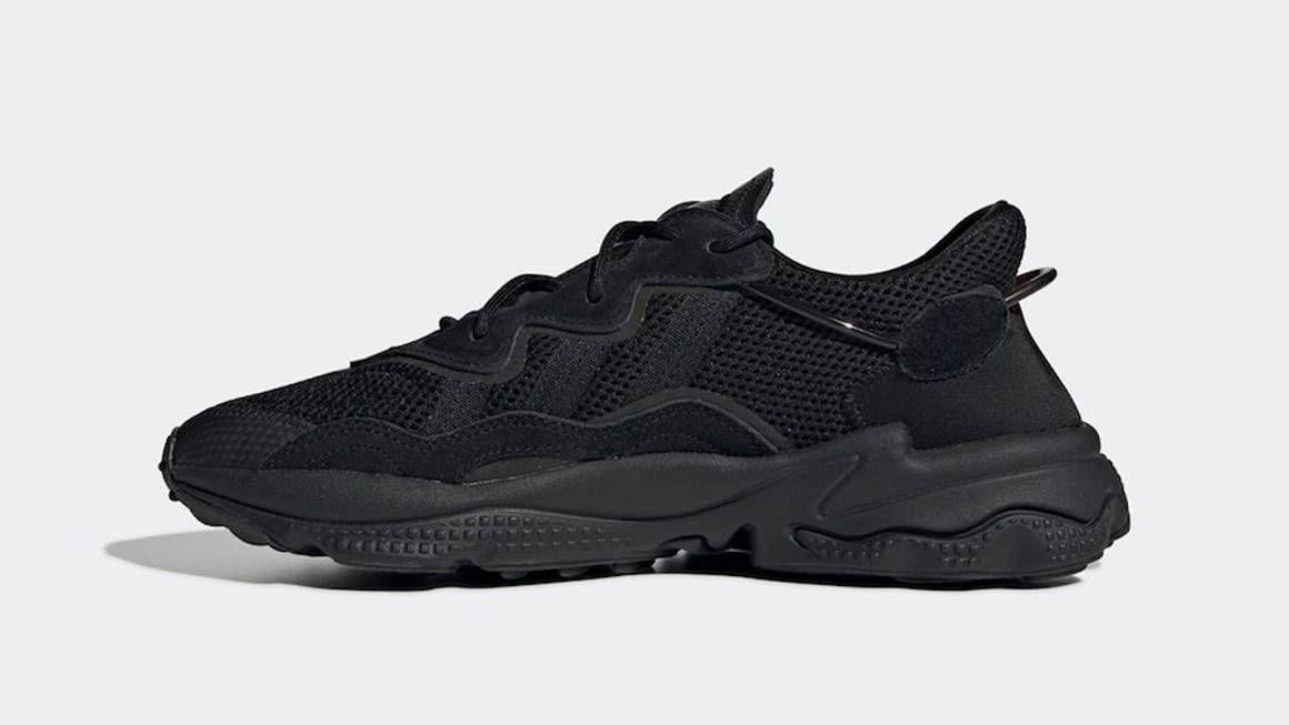ozweego triple black