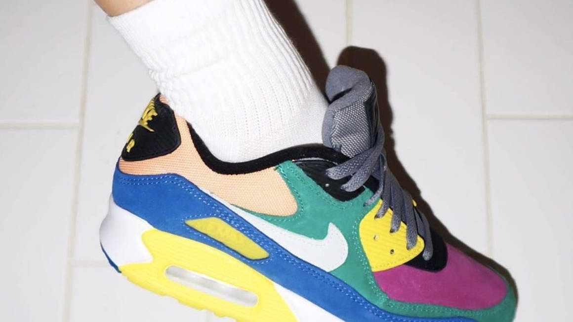 nikes that say air on the side