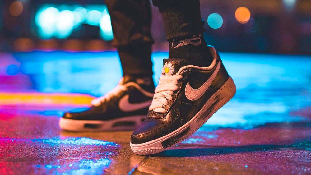An On Foot Look At G-Dragon’s PEACEMINUSONE x Nike Air Force 1 ‘Para?Noise’ An On Foot Look At G-Dragon’s PEACEMINUSONE x Nike Air Force 1 ‘Para?Noise’