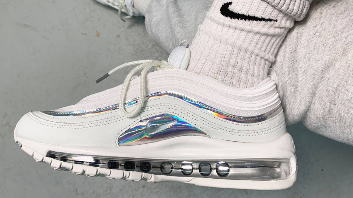 en progreso aleatorio como eso Step Into The Future With These 9 Holographic Sneakers From Nike | The Sole  Supplier
