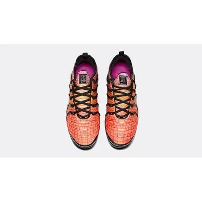 Vapormax on sale bright crimson