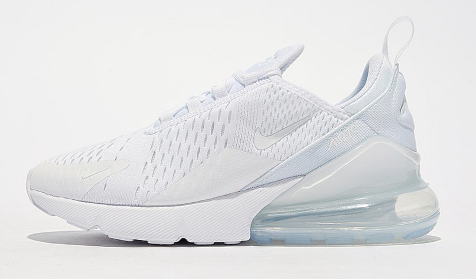 10 Light Sneakers To Keep The Summer Spirit Alive 10