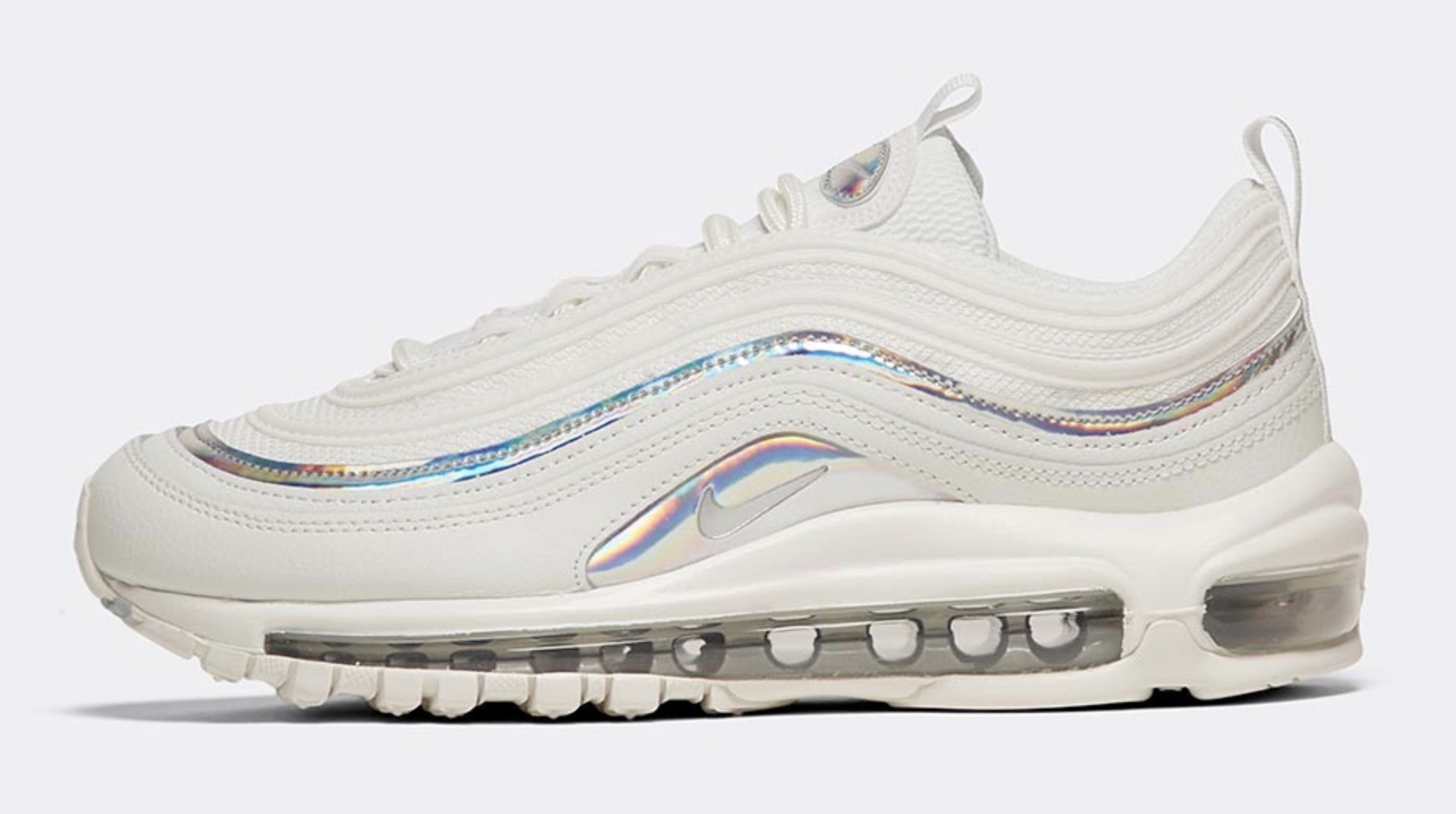 10 Light Sneakers To Keep The Summer Spirit Alive 2