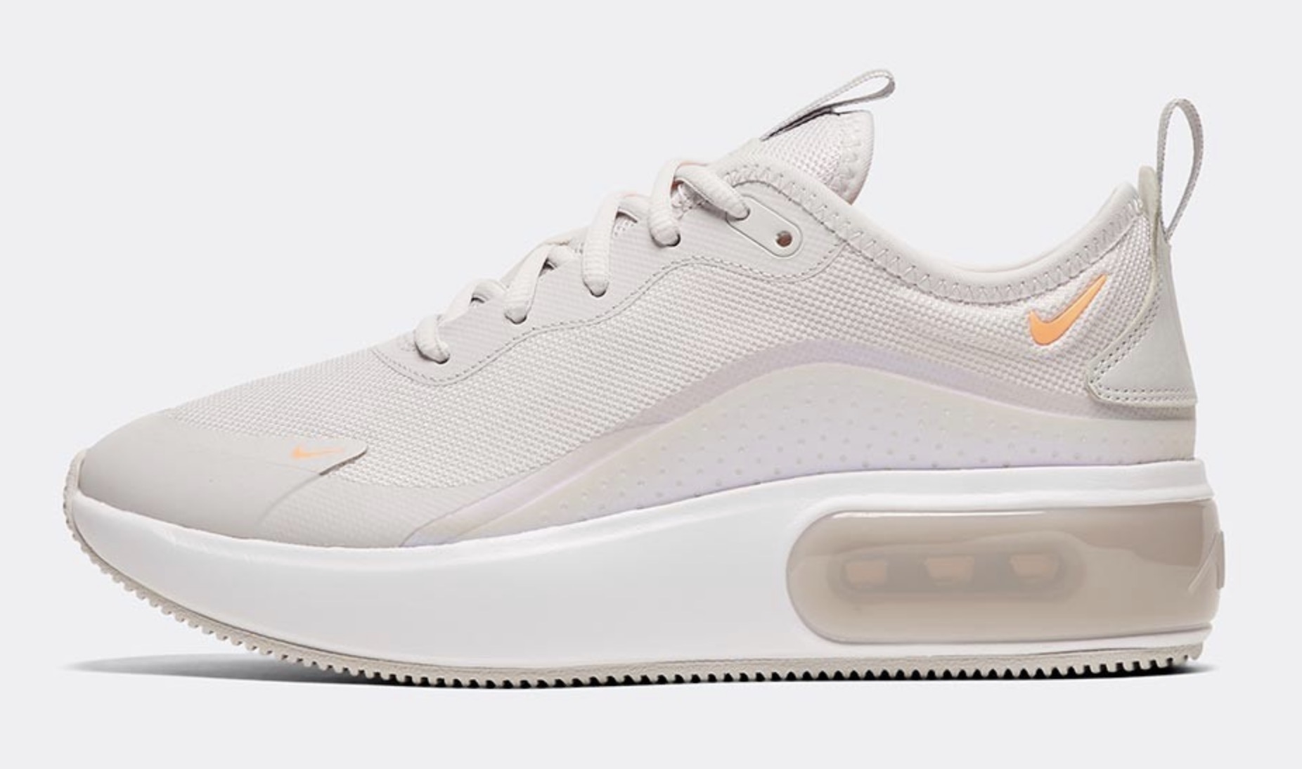 10 Light Sneakers To Keep The Summer Spirit Alive 3