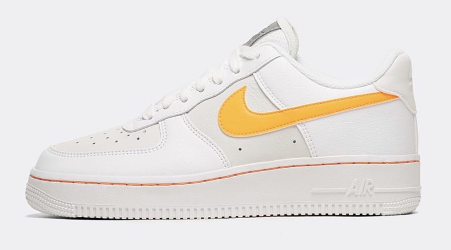 10 Light Sneakers To Keep The Summer Spirit Alive 4
