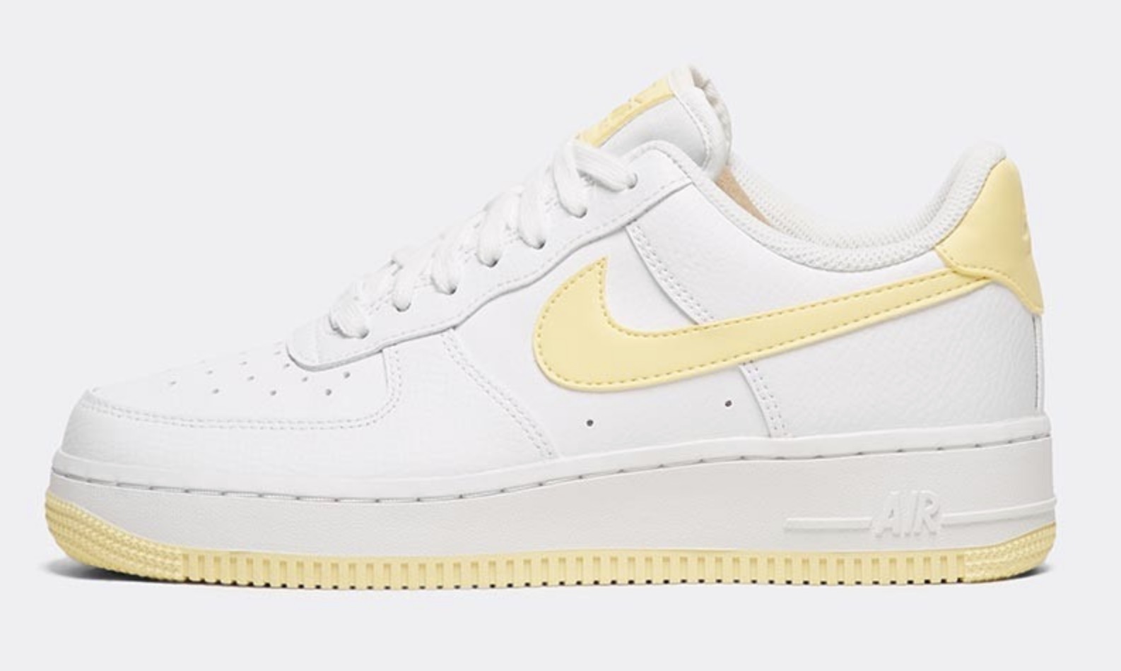 10 Light Sneakers To Keep The Summer Spirit Alive 7