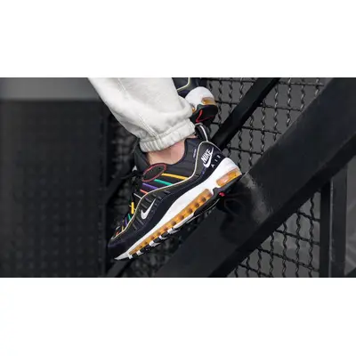 Nike Nike Air Max 2090 ES Vita sneakers med orange sula Black Multi