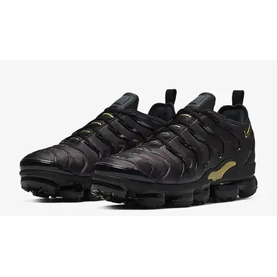 Nike vapormax clearance black with gold