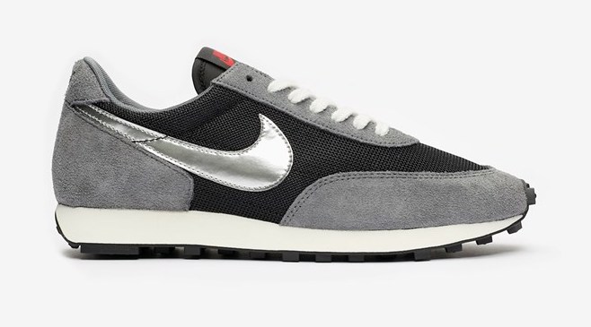 Nike Daybreak Black Metallic Silver side
