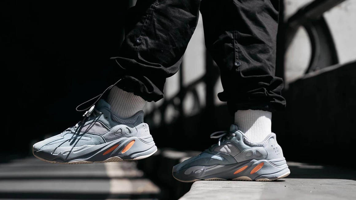 yeezy boost 700 black and white