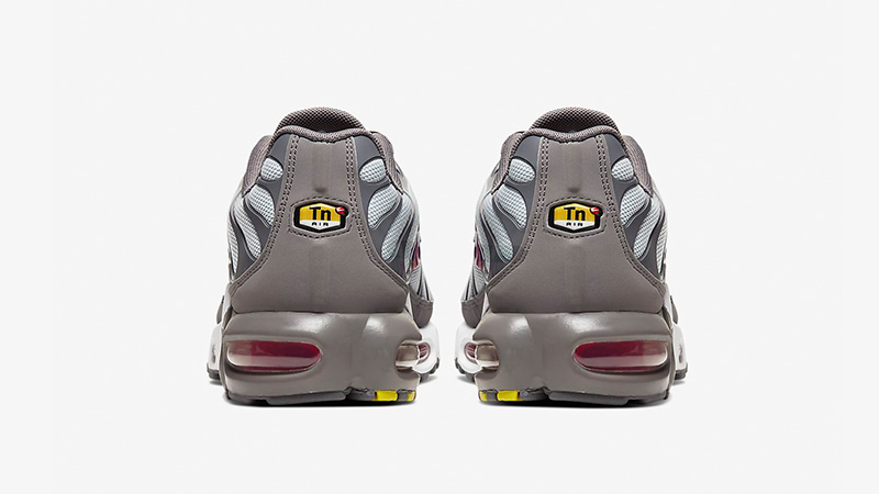 Nike air max plus grey red heel shot
