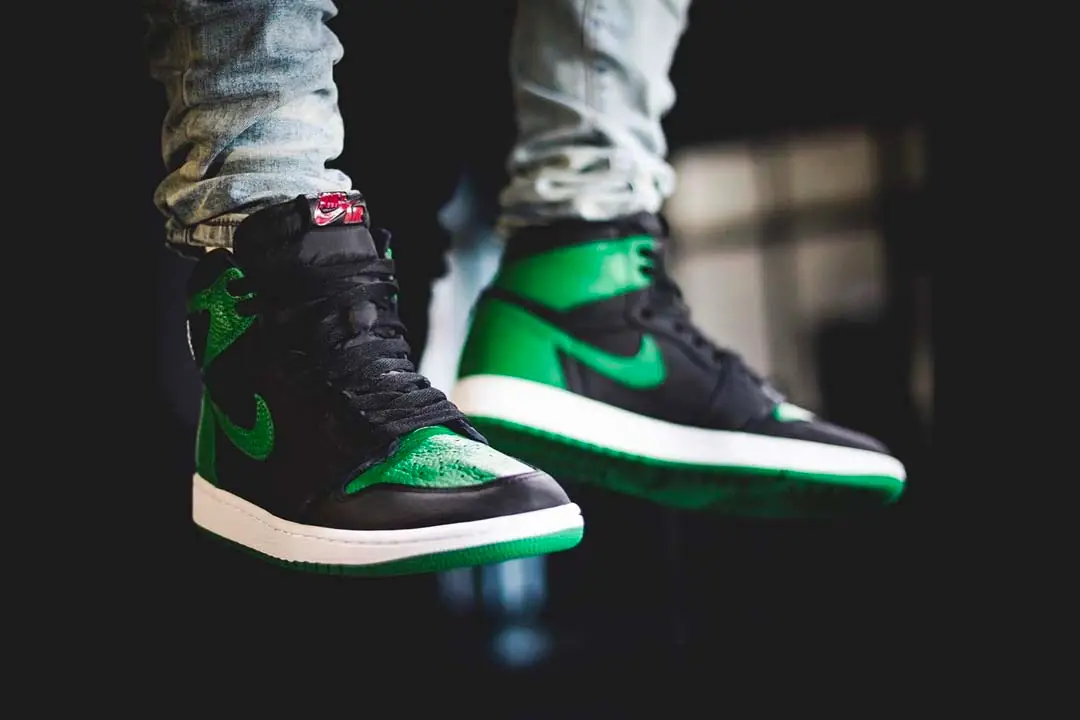 Jordan pine green 1s best sale