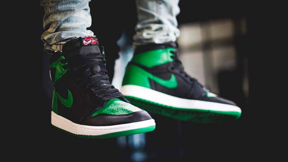 First Look At The Air Jordan 1 High 'Pine Green' Air Jordan 1 High 'Pine Green'