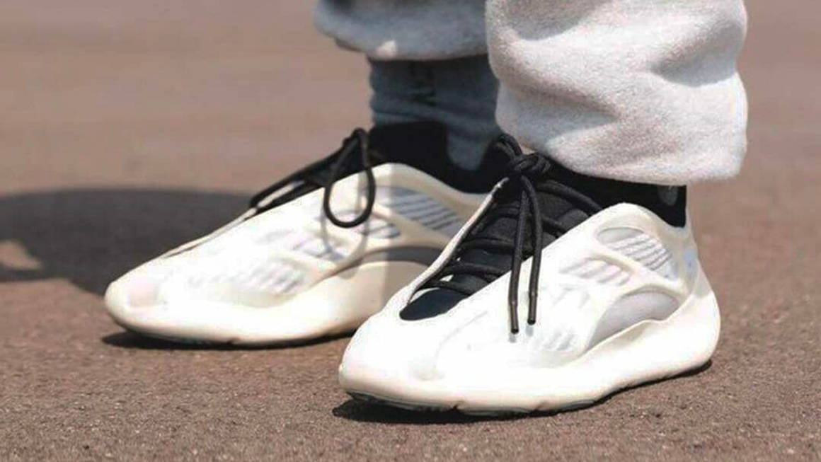 yeezy700 v3