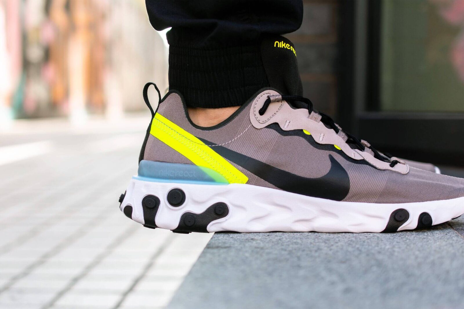 Nike react element deals 55 grey volt