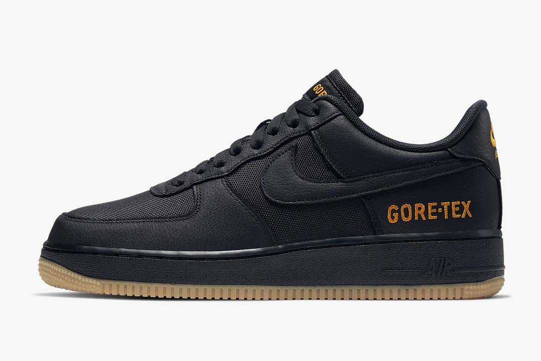 These BLACKED OUT Nike Sneakers Shouldn't Be Missed!