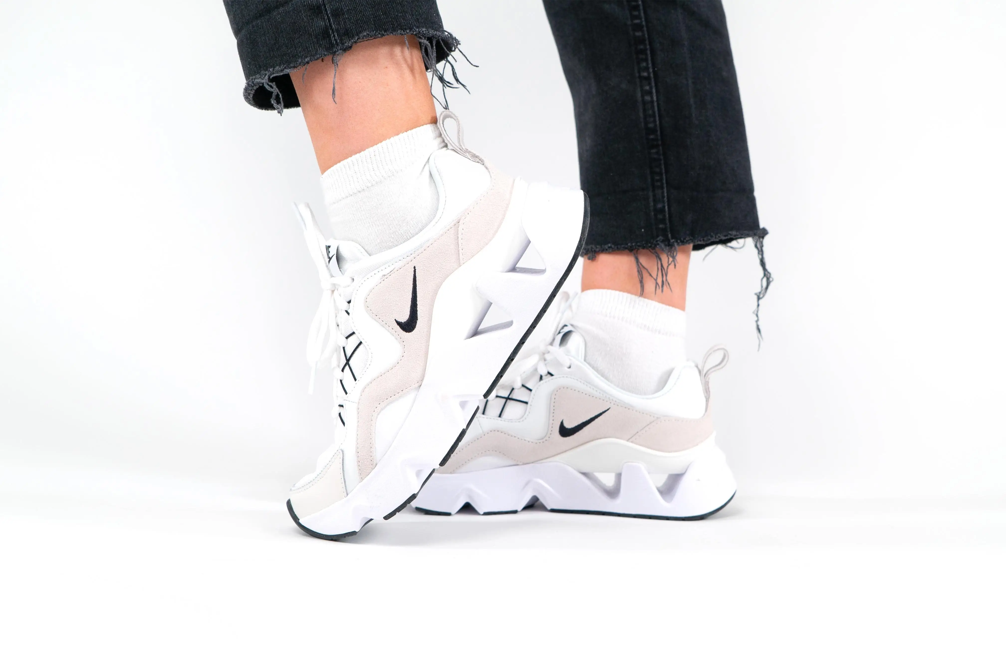日本未入荷!★NIKE RYZ 365 WHITE/WHITE/PHANTOM★ A Closer Exclusive Look At The Unique Nike RYZ 365 'Phantom