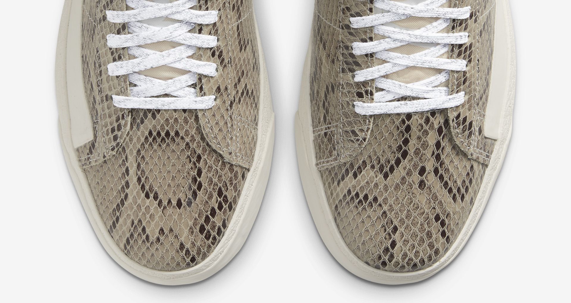 Nike x Soulland FRI.day Blazer Mid laces