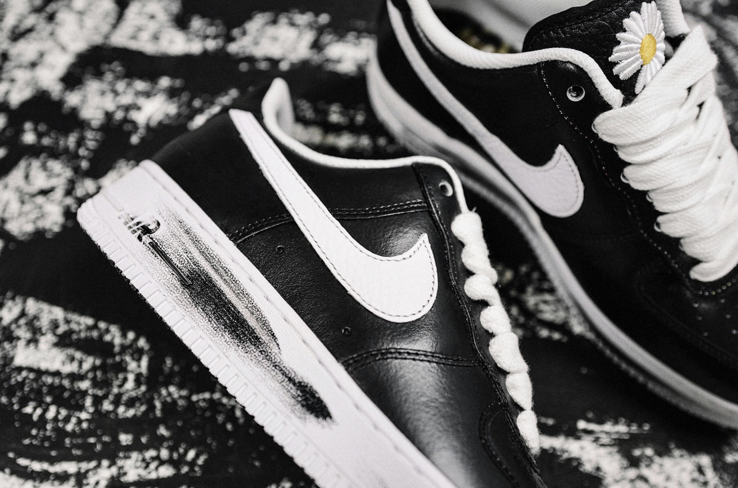 The PEACEMINUSONE x Nike Air Force 1 '07 Will Be Arriving This Week 3