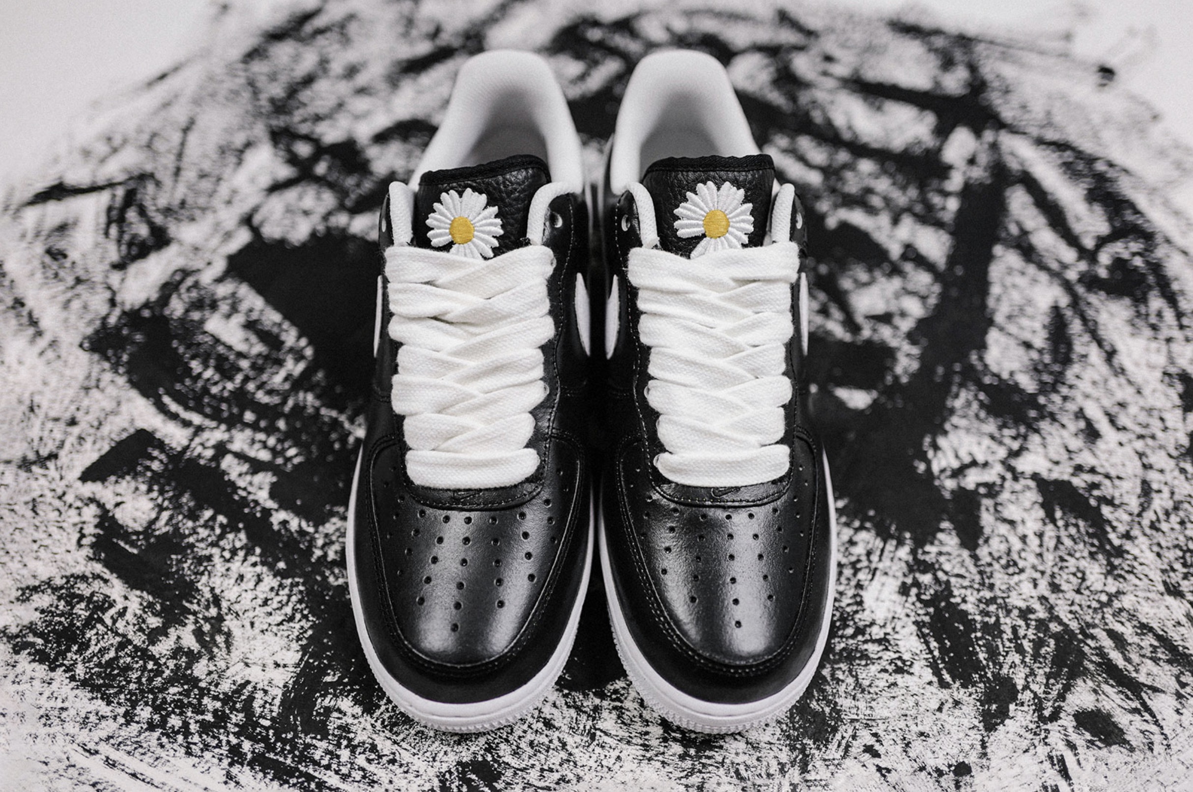 The PEACEMINUSONE x Nike Air Force 1 '07 Will Be Arriving This Week 5