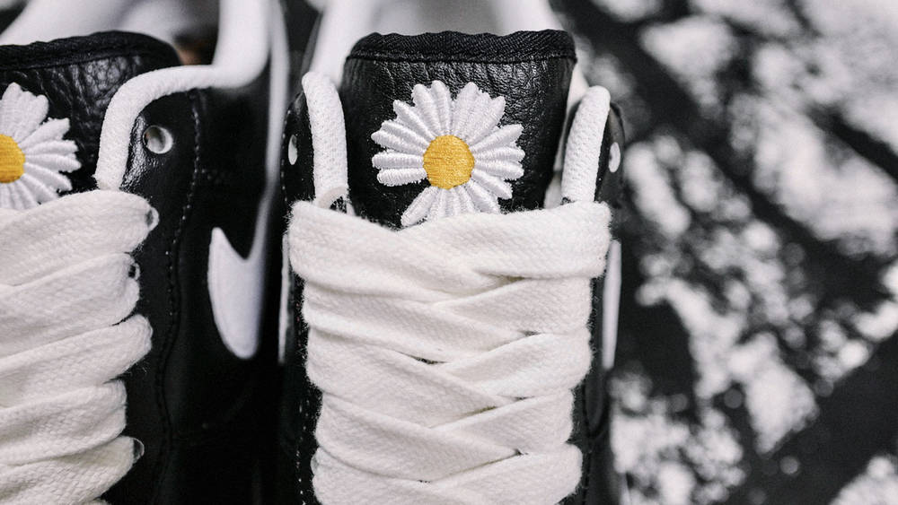 The PEACEMINUSONE x Nike Air Force 1 ’07 Will Be Arriving This Week The PEACEMINUSONE x Nike Air Force 1 ’07 Will Be Arriving This Week