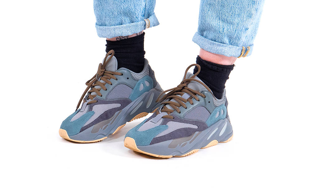 yeezy boost 700 size 4