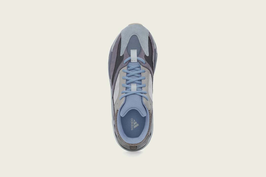 Yeezy 700 "Carbon Blue"