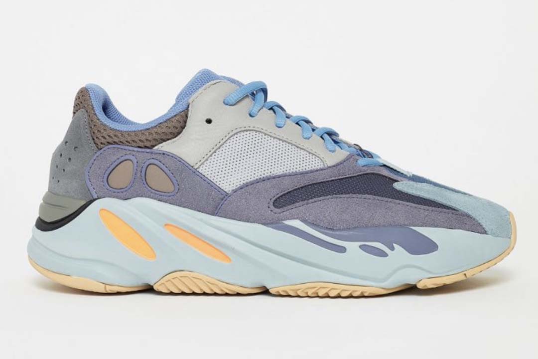 Yeezy 700 "Carbon Blue"