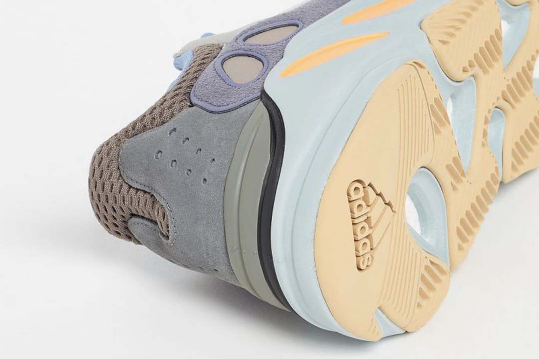 Yeezy 700 "Carbon Blue"