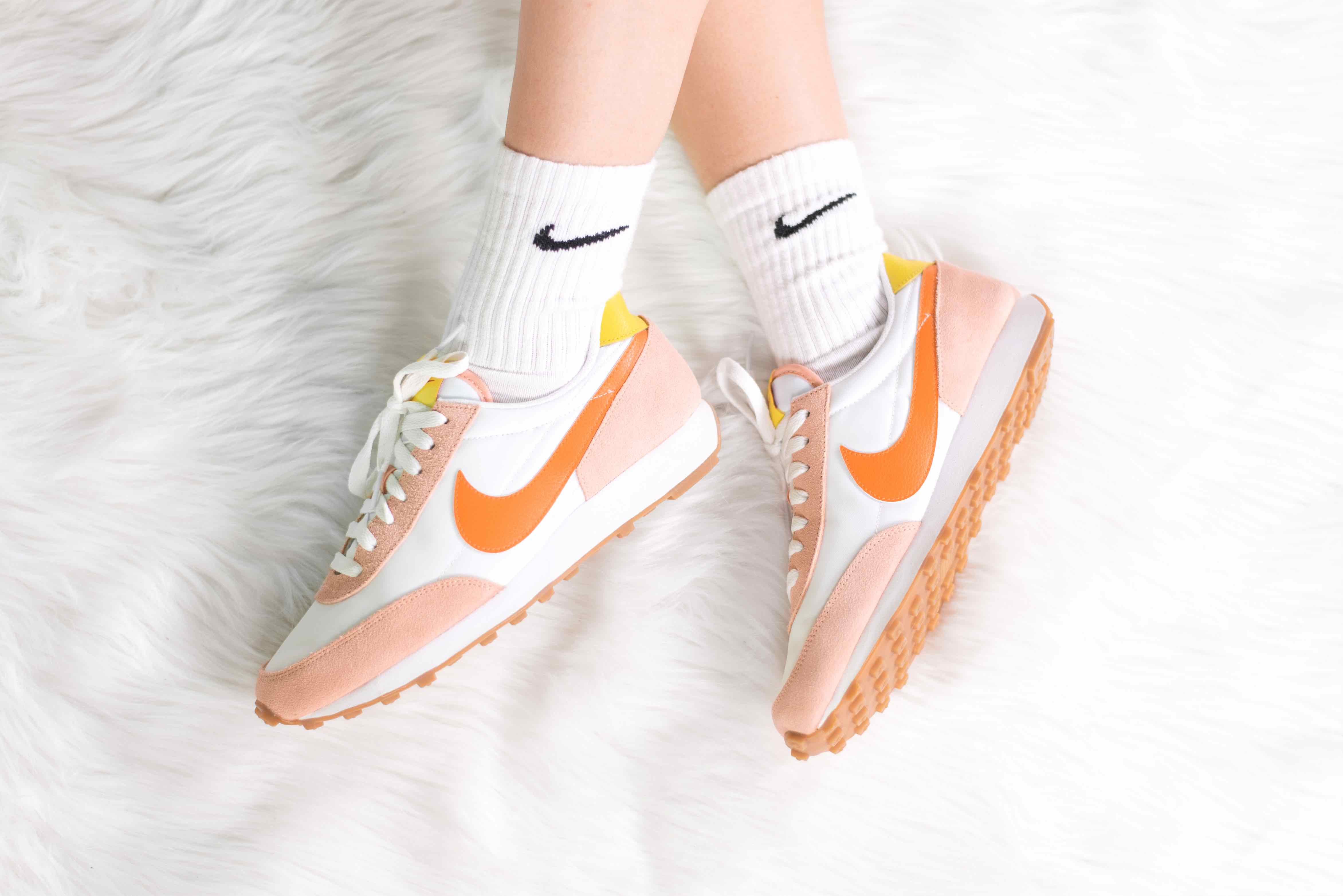 nike women's daybreak coral