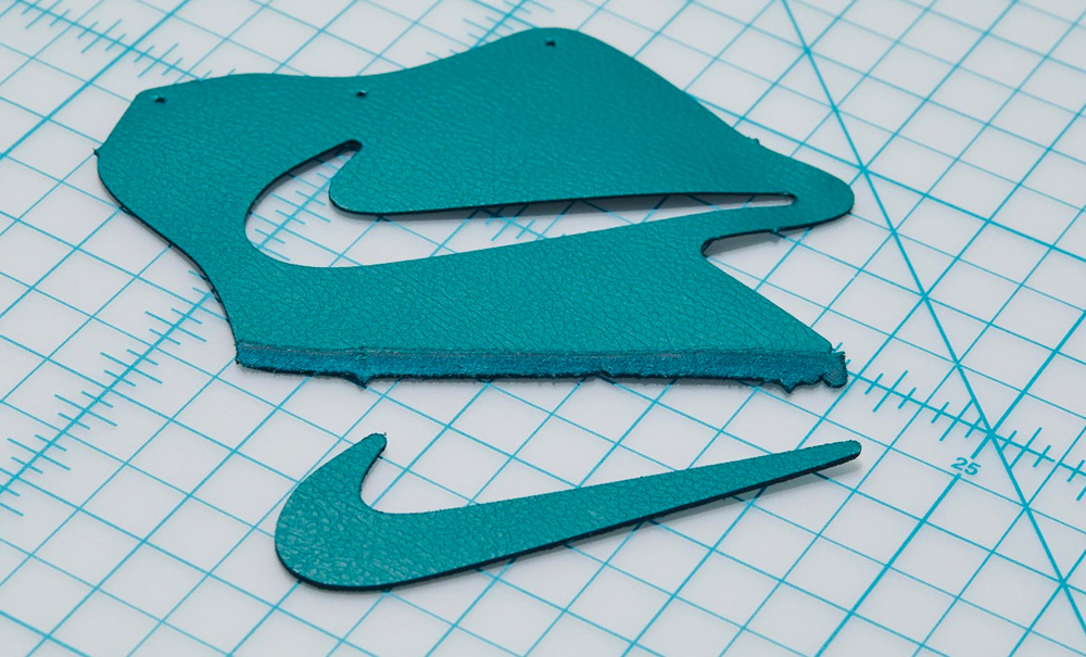 Nike atsuma swoosh