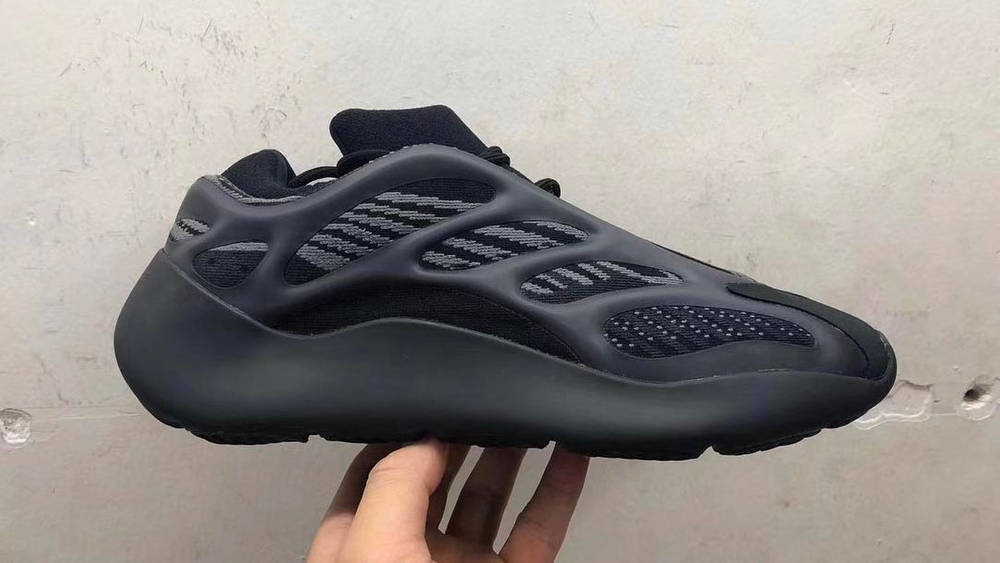 Yeezy 700 V3 "Triple Black"