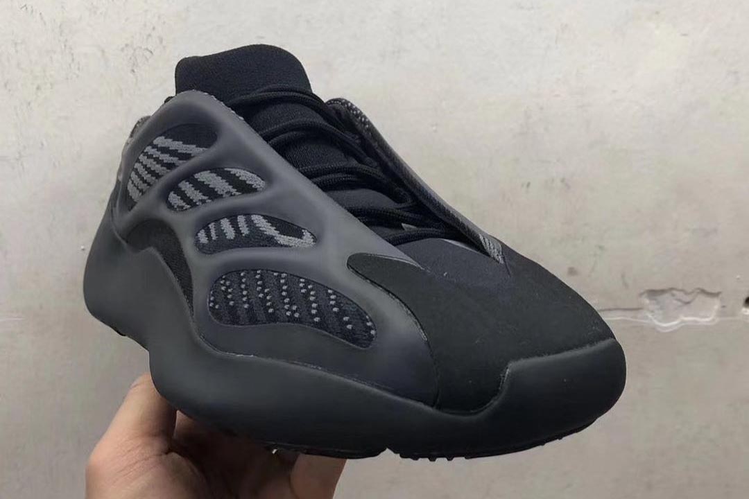 yeezy 700 v3 triple black