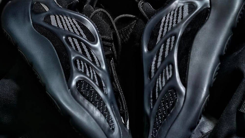 Image via dirtymoney823 Yeezy 700 V3 "Alvah"