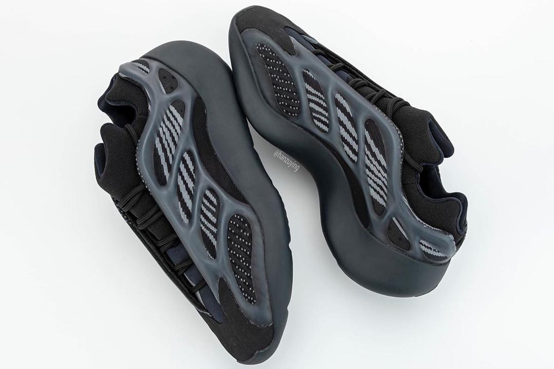 Yeezy 700 V3 "Alvah"