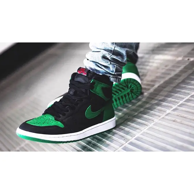 Jordan 1 pine store green on feet