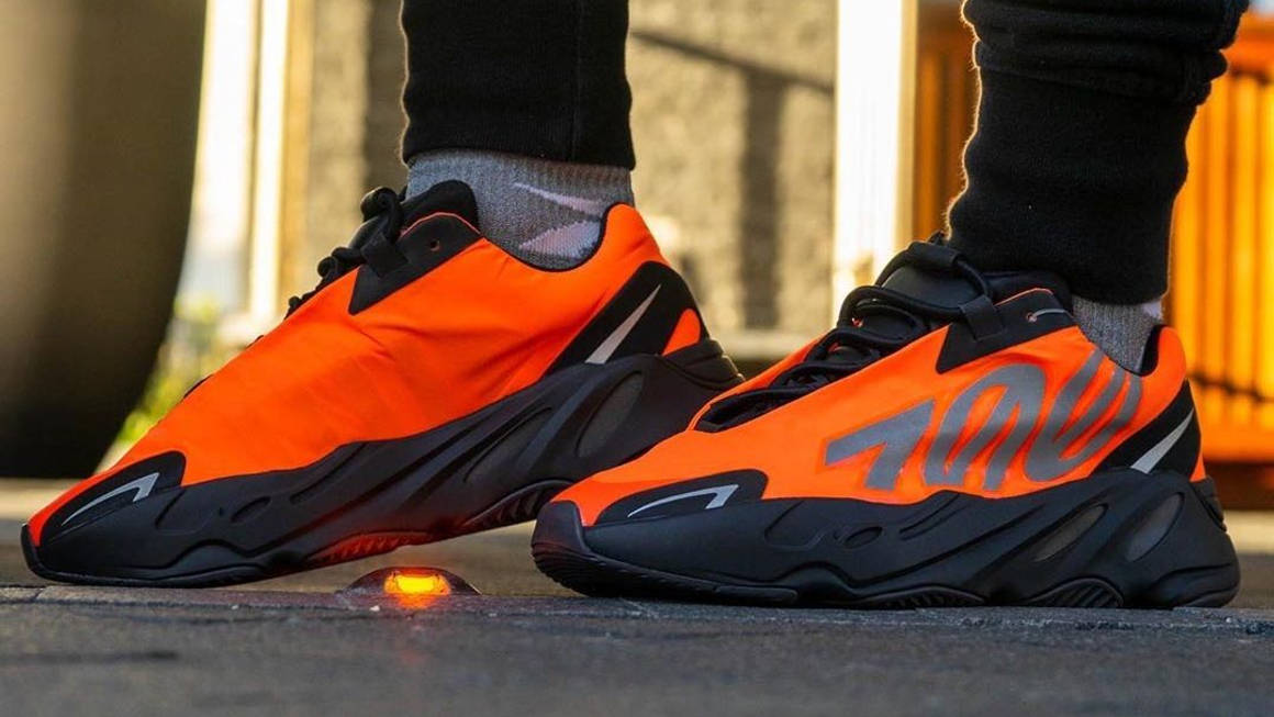 red and black yeezy 700
