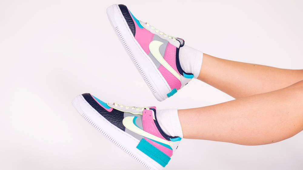 Nike Air Force 1 Shadow SE Light Smoke Grey side. Nike Air Force 1 Shadow SE Light Smoke Grey side.