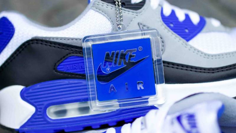 Nike Air Max 90 Hyper Royal Closeup