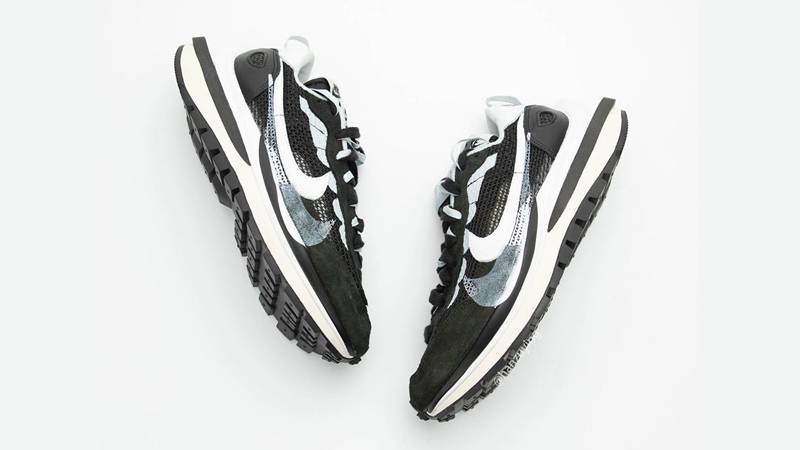Sacai x Nike Vaporwaffle Black White Side