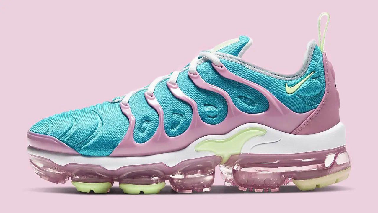 Colourful vapormax plus sale