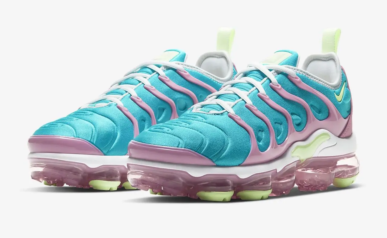 colourful vapormax plus