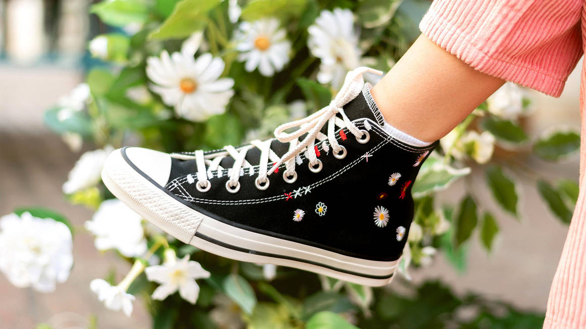 Malawi bagværk Klappe How To Style The Converse Floral All Star "Self Expression" Pack | The Sole  Supplier