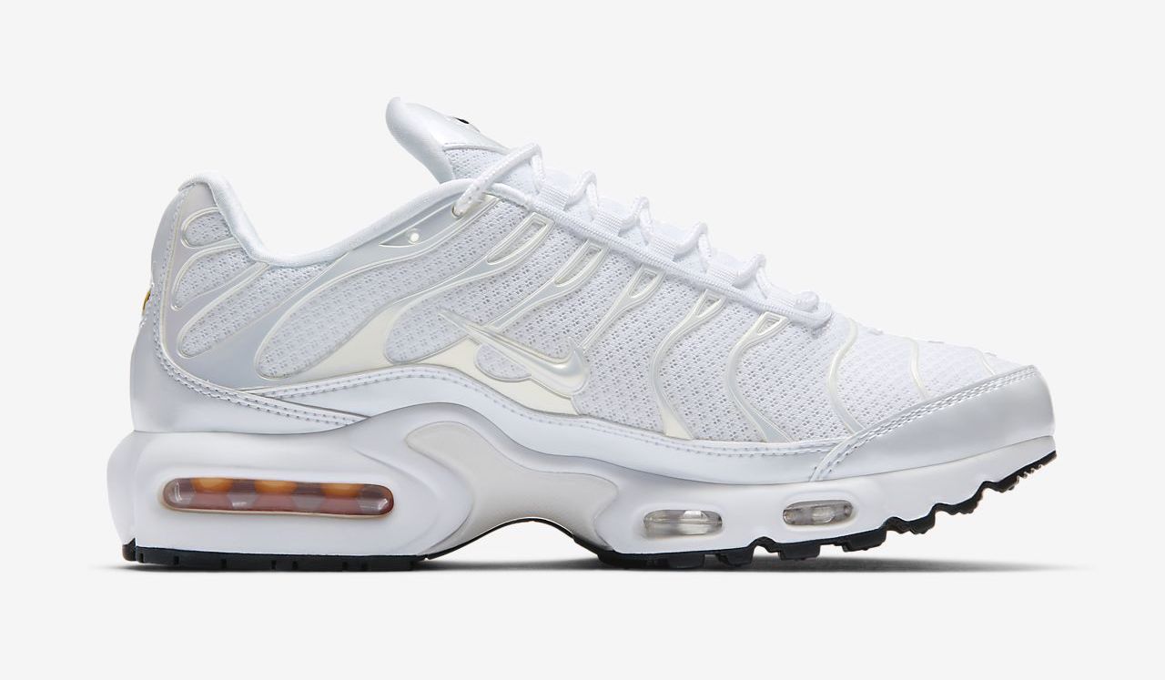 Nike Air Max Plus White side