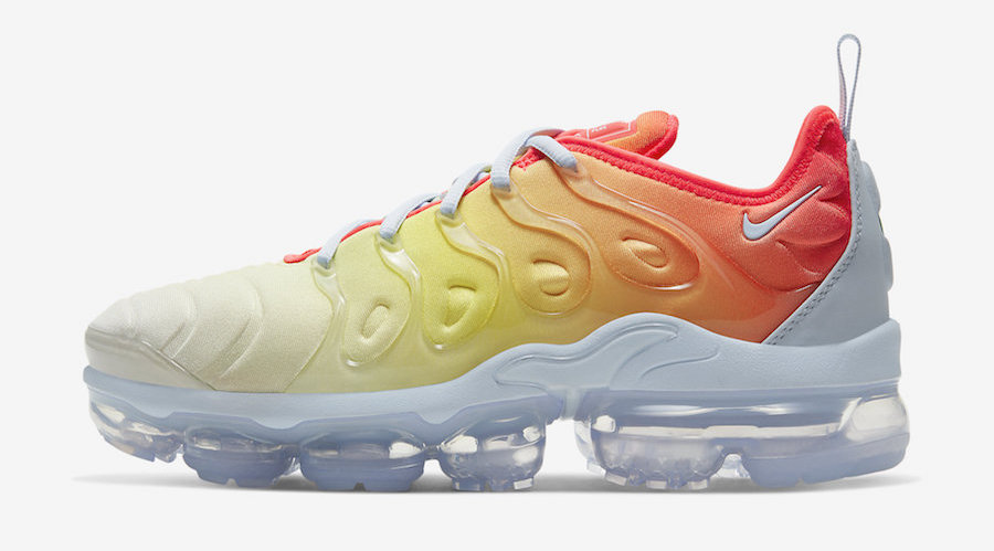 Nike-Air-VaporMax-Plus-Sunrise- Women side