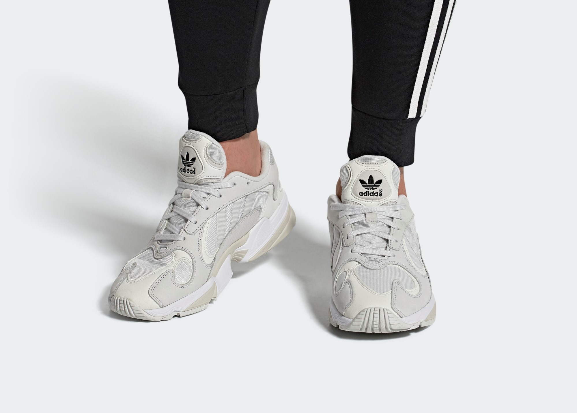 Yung_1_Shoes_White_EE5319_010_hover_standard