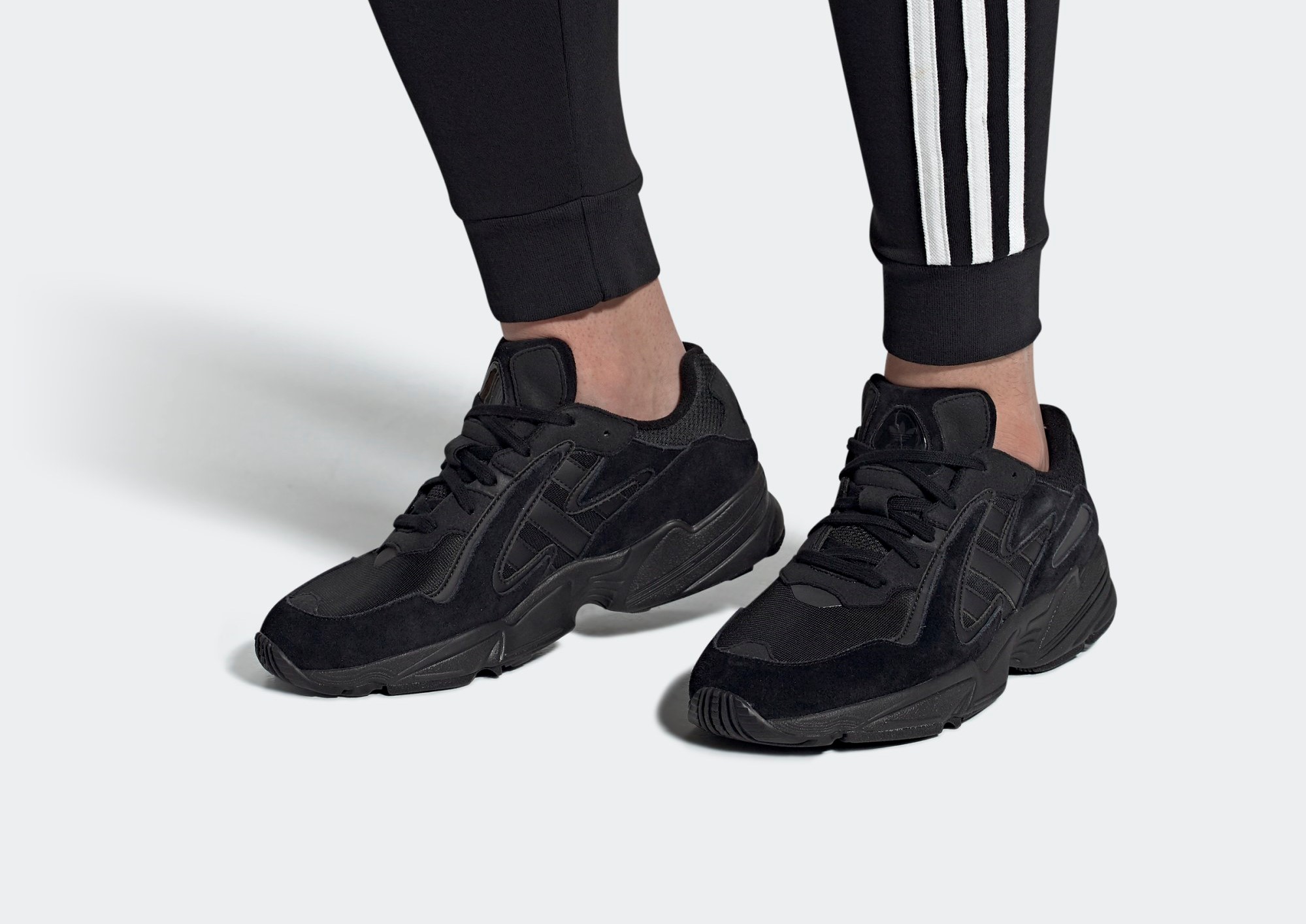 Yung_96_Chasm_Shoes_Black_EE7239_010_hover_standard